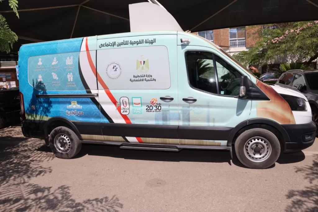 خدمة جديدة: محافظ المنوفية يتفقد سيارة التأمينات المتنقلة لتيسير الخدمات على المواطنين 5 - جريدة الجمهورية IMG 20250729 WA0104 - جريدة الجمهورية