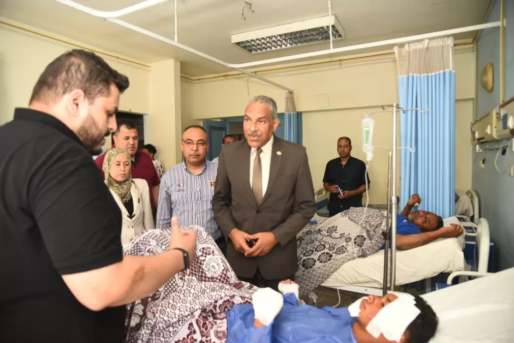 محافظ مطروح يتابع مصابي حادث الأتوبيس: رعاية طبية كاملة وتعويضات للمتضررين 3 - جريدة الجمهورية IMG 20250729 WA0181 - جريدة الجمهورية