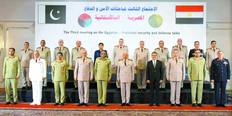 وزير الدفاع يلتقى رئيس هيئة الأركان المشتركة الباكستانية 1 - جريدة الجمهورية إخلاء سبيل رمضان صبحى بكفالة 100 ألف جنيه