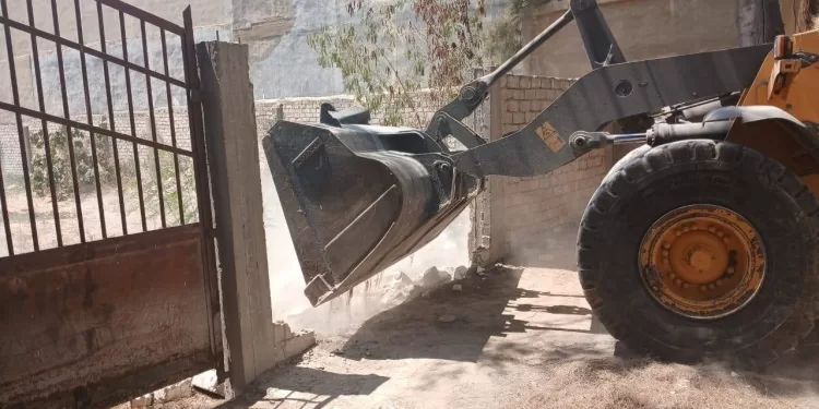 وزير قطاع الأعمال العام ومحافظ الإسكندرية يتفقدان منطقة المعمورة