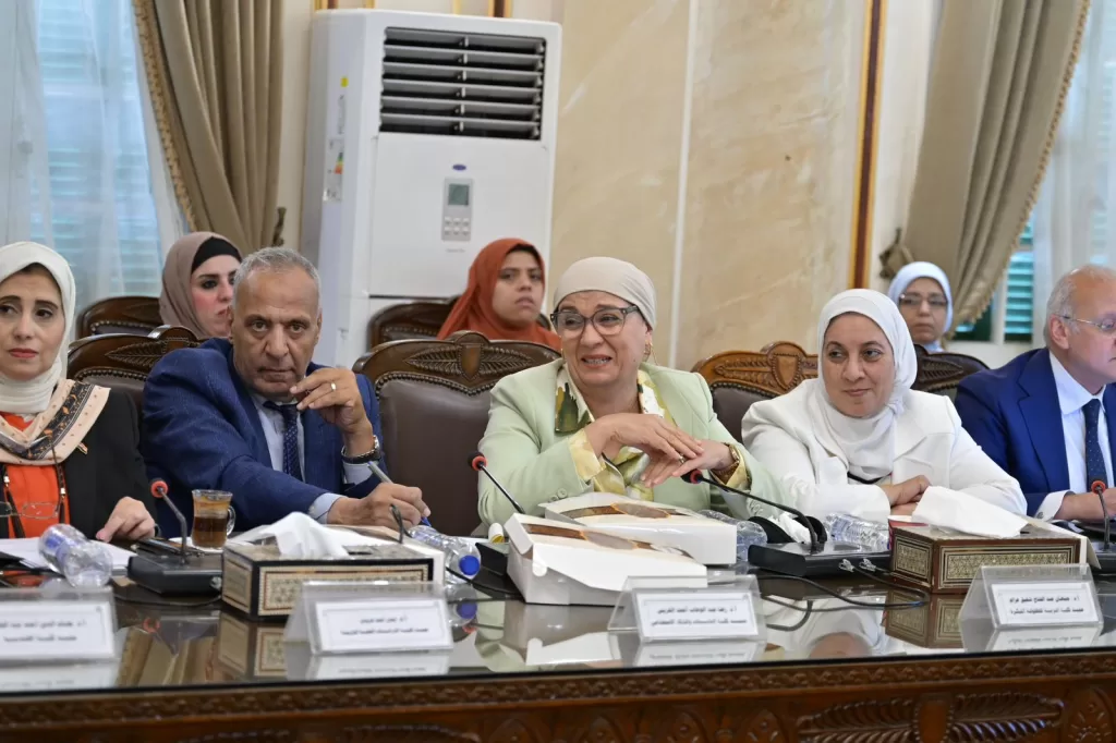 حصاد العام الجامعي 2024/2025: مجلس جامعة القاهرة يستعرض الإنجازات ويقر الخطة الاستراتيجية الجديدة 2 - جريدة الجمهورية IMG 20250731 WA0064 - جريدة الجمهورية