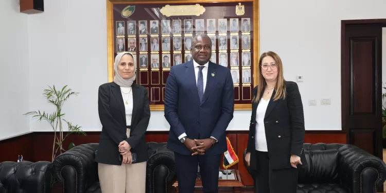 رئيس البريد المصري.. يستقبل المدير التنفيذي لبريد كوت ديفوار لتعزيز التعاون المشترك