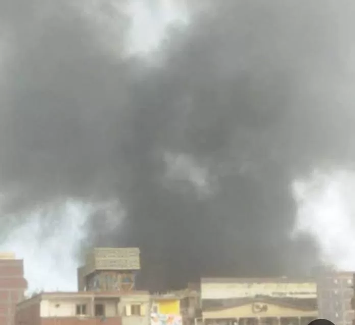أعمدة دخان كثيفة.. تغطي سماء الإسكندرية إثر حريق مخزن بشارع السعادة 3 - جريدة الجمهورية WhatsApp Image 2025 07 01 at 15.03.03 d69cf1ac - جريدة الجمهورية
