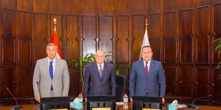 تعزيزًا للتعليم العالي.. محافظ الإسكندرية يترأس اجتماع مجلس أمناء الجامعة الأهلية