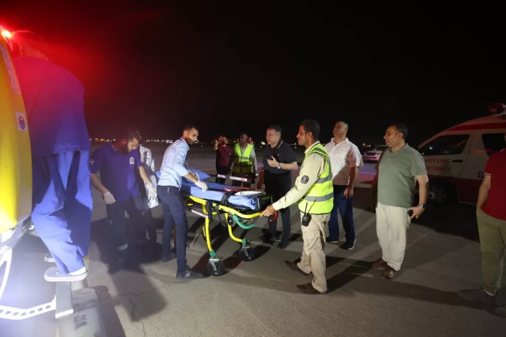 فيديو| محافظ البحر الأحمر يزور مصابي حادث حفار جبل الزيت ويوجه بتوفير أفضل رعاية طبية 2 - جريدة الجمهورية WhatsApp Image 2025 07 02 at 4.09.08 AM 1 - جريدة الجمهورية