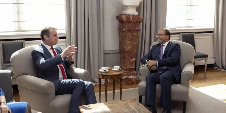 سفير مصر ببلجيكا..  يبحث مع رئيس مجلس الشيوخ البلجيكي العلاقات الثنائية المتميزة بين البلدين وسبل تعزيزها