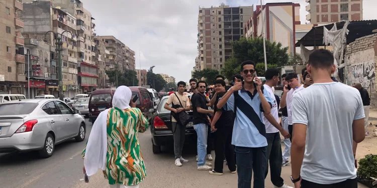 الكيمياء والجغرافيا تقسم الطلاب: ضحكات أدبي.. دموع علمي 1 - جريدة الجمهورية الكيمياء والجغرافيا تقسم الطلاب: ضحكات أدبي.. دموع علمي