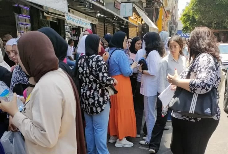 الكيمياء والجغرافيا تقسم الطلاب: ضحكات أدبي.. دموع علمي 4 - جريدة الجمهورية WhatsApp Image 2025 07 03 at 12.40.23 fdf58688 - جريدة الجمهورية