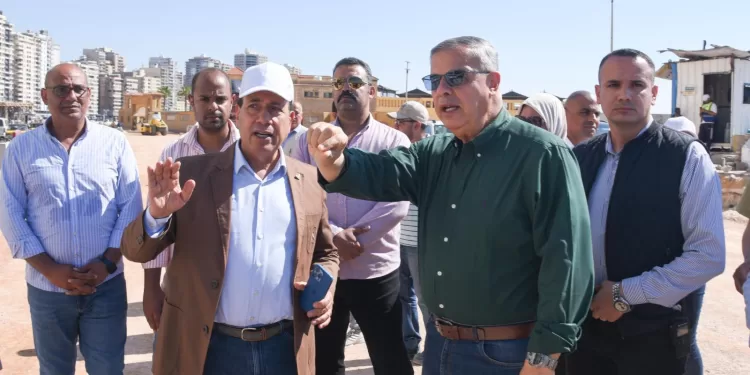 محافظ الإسكندرية يصدر توجيهات عاجلة بإزالة عقار متهالك على كورنيش ميامي