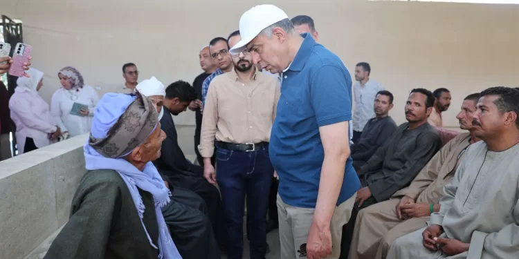 لراحة المرضى.. محافظ المنيا يوجه بتوفير صالة انتظار مكيفة في مستشفى الصدر
