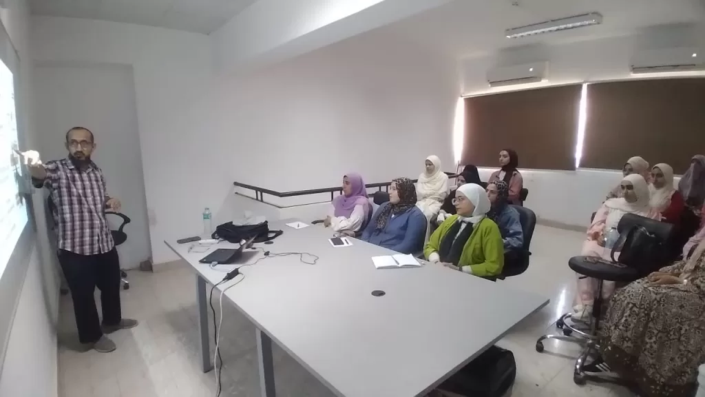 انطلاق برنامج التدريب الصيفي لطالبات عين شمس في مركز النانوتكنولوجي بجامعة حلوان 11 - جريدة الجمهورية WhatsApp Image 2025 07 06 at 6.09.32 PM 2 - جريدة الجمهورية