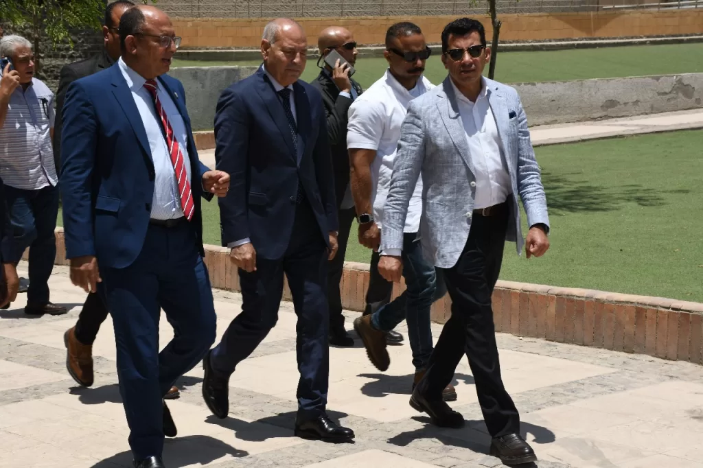 على هامش مناقشة رسالة دكتوراه.. قيادات حكومية وبرلمانية تزور مجمع الفنون والثقافة بجامعة حلوان 7 - جريدة الجمهورية WhatsApp Image 2025 07 06 at 6.11.44 PM - جريدة الجمهورية