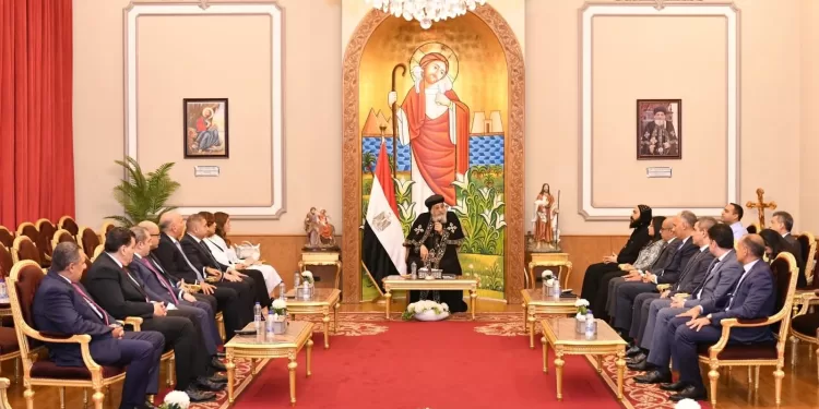 البابا تواضروس يستقبل عددًا من السفراء المصريين