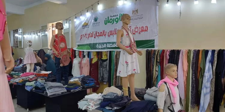 مبادرة إنسانية.. توزيع الملابس الجديدة بالمجان على قرى البدرشين في الجيزة 1 - جريدة الجمهورية مبادرة إنسانية.. توزيع الملابس الجديدة بالمجان على قرى البدرشين في الجيزة