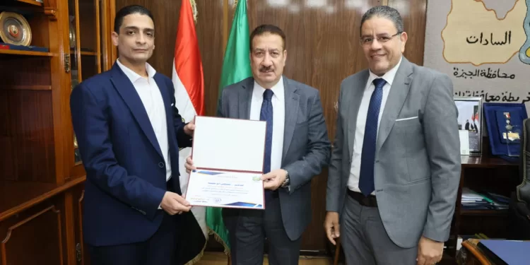 تكريم خاص.. محافظ المنوفية يكرم مدير مستشفى جراحات متخصصة لتحقيقه معدلات قياسية