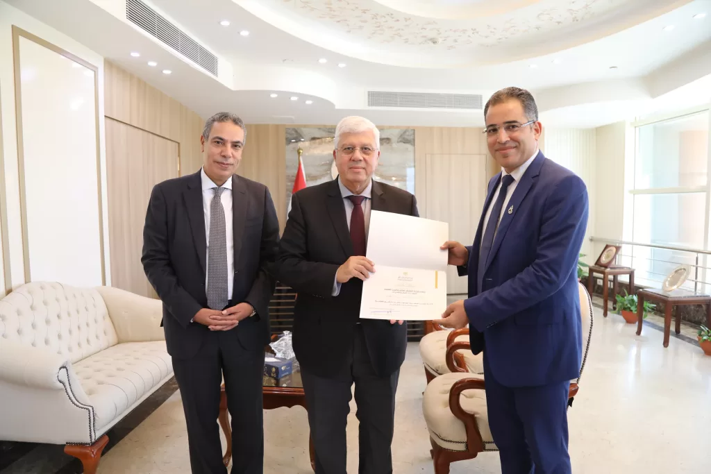 تقديرًا لتميزهم.. وزير التعليم العالي يكرم الفريق الإعلامي بالوزارة لدوره الفعال في تطوير التواصل الرقمي 2 - جريدة الجمهورية WhatsApp Image 2025 07 17 at 6.15.18 PM - جريدة الجمهورية