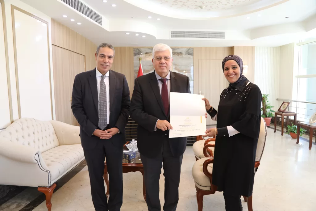 تقديرًا لتميزهم.. وزير التعليم العالي يكرم الفريق الإعلامي بالوزارة لدوره الفعال في تطوير التواصل الرقمي 5 - جريدة الجمهورية WhatsApp Image 2025 07 17 at 6.16.53 PM 1 - جريدة الجمهورية