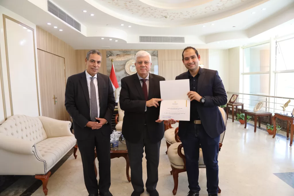 تقديرًا لتميزهم.. وزير التعليم العالي يكرم الفريق الإعلامي بالوزارة لدوره الفعال في تطوير التواصل الرقمي 7 - جريدة الجمهورية WhatsApp Image 2025 07 17 at 6.16.54 PM 1 - جريدة الجمهورية