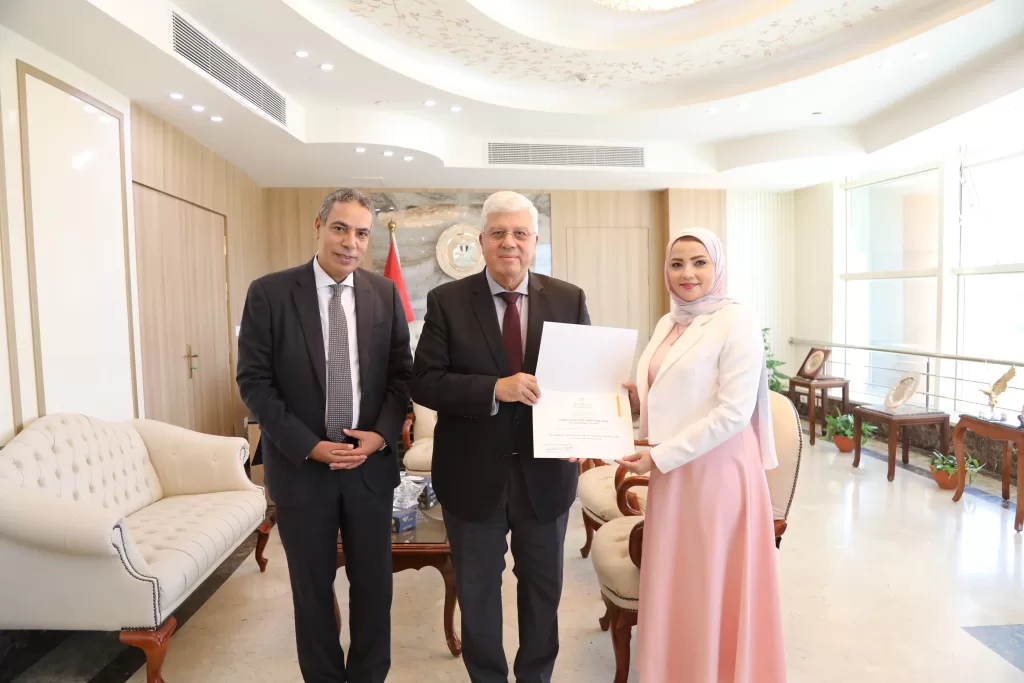 تقديرًا لتميزهم.. وزير التعليم العالي يكرم الفريق الإعلامي بالوزارة لدوره الفعال في تطوير التواصل الرقمي 8 - جريدة الجمهورية WhatsApp Image 2025 07 17 at 6.16.54 PM - جريدة الجمهورية