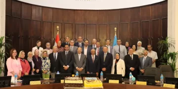 مجلس شؤون التعليم والطلاب بجامعة الإسكندرية يكرم الدكتور علي عبد المحسن