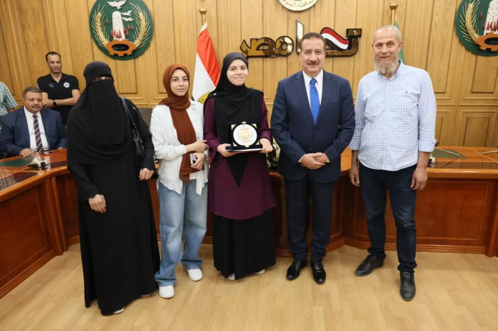 محافظ المنوفية يُكرّم أوائل الجمهورية من أبناء المحافظة وسط أجواء يسودها الفرح والسرور 5 - جريدة الجمهورية WhatsApp Image 2025 07 23 at 5.19.22 PM - جريدة الجمهورية