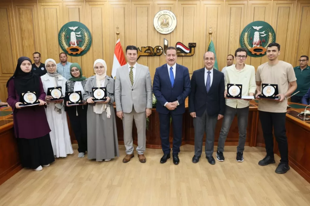 محافظ المنوفية يُكرّم أوائل الجمهورية من أبناء المحافظة وسط أجواء يسودها الفرح والسرور 8 - جريدة الجمهورية WhatsApp Image 2025 07 23 at 5.19.23 PM 3 - جريدة الجمهورية