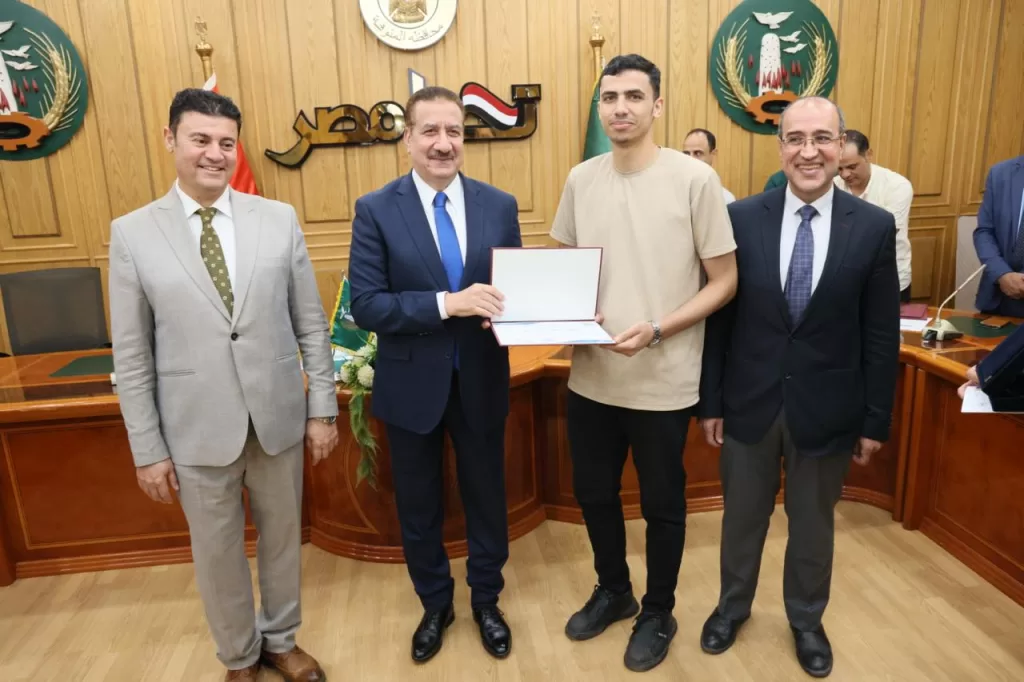 محافظ المنوفية يُكرّم أوائل الجمهورية من أبناء المحافظة وسط أجواء يسودها الفرح والسرور 17 - جريدة الجمهورية WhatsApp Image 2025 07 23 at 5.19.25 PM - جريدة الجمهورية