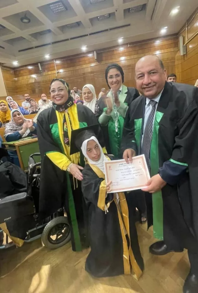 من الإعاقة إلى الإنجاز.. جامعة القاهرة تحتفي بأول دفعة من خريجي برامج الدمج وذوي الهمم بكلية التجارة 3 - جريدة الجمهورية WhatsApp Image 2025 07 27 at 12.28.22 PM 1 - جريدة الجمهورية