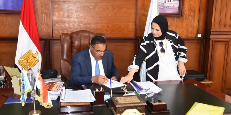 محافظ مطروح يُكرم المتميزين من مديري إدارات الرقابة والحوكمة بالمحافظة