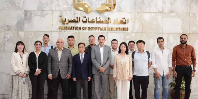 اتحاد الصناعات يستعرض فرص «الملابس والمنسوجات» أمام وفد صيني رفيع المستوى