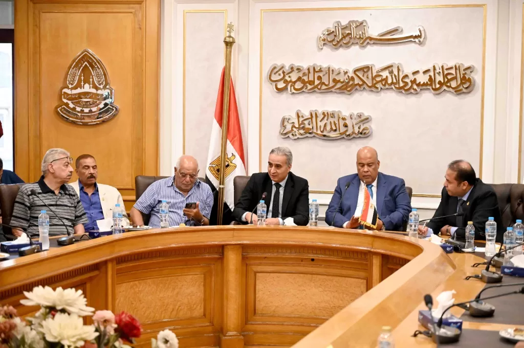 حماية المستهلك والغرفة التجارية بالقاهرة يبحثان آليات تنفيذ مبادرة خفض أسعار السلع 2 - جريدة الجمهورية WhatsApp Image 2025 07 31 at 12.05.40 AM - جريدة الجمهورية