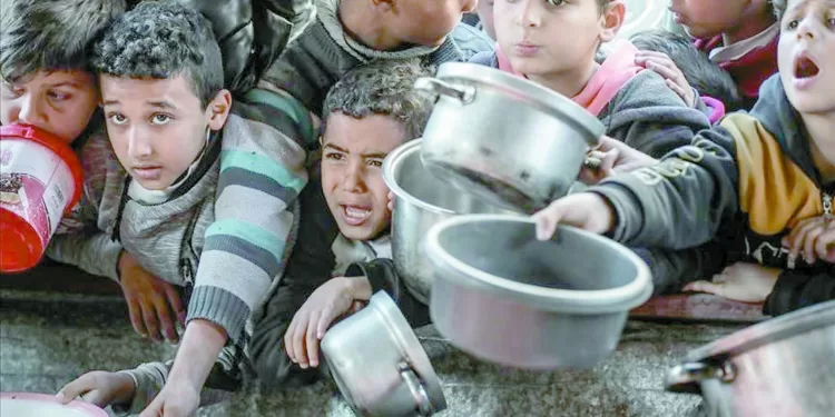 غزة على أمل الهدنة: حماس تسلم الوسطاء ردًا إيجابيًا.. وتوقعات بإعلان ترامب وقف إطلاق النار