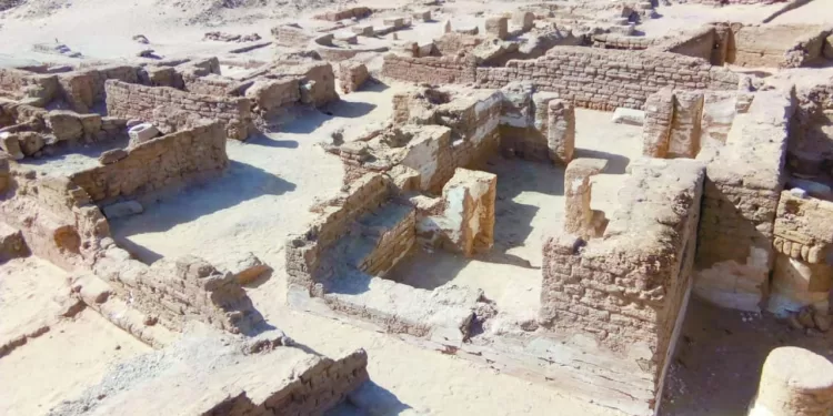 شهدت بدايات العصر القبطى المبكر.. الكشف عن بقايا المدينة السكنية الرئيسية لواحات الخارجة