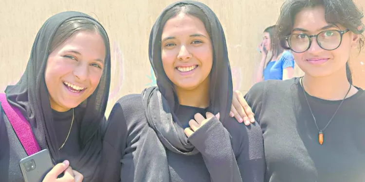 قطار الثانوية العامة 2025 يقترب من المحطة النهائية: طلاب العلمى عجزوا عن التفاعل مع الكيمياء.. وخرائط الجغرافيا أسعدت الشعبة الأدبية 1 - جريدة الجمهورية قطار الثانوية العامة 2025 يقترب من المحطة النهائية: طلاب العلمى عجزوا عن التفاعل مع الكيمياء.. وخرائط الجغرافيا أسعدت الشعبة الأدبية