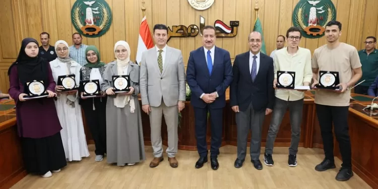 أبو ليمون للأوائل: «أنتم فخر المحافظة ووجهها المشرف»