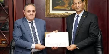 بروتوكول تعاون بين أكاديمية السادات وجريدة الاجبشيان جازيت لتدريب طلاب اللغات والترجمة هاشم: نفتح افاقا جديدة لطلابنا ..فهمي: نخرج جيلا محترفا من الاعلاميين