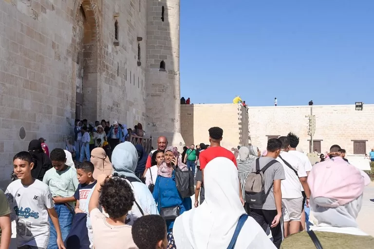 إقبال جماهيري كثيف على المتاحف والمواقع الأثرية بالإسكندرية بعد فتحها مجاناً 2 - جريدة الجمهورية كريمم - جريدة الجمهورية