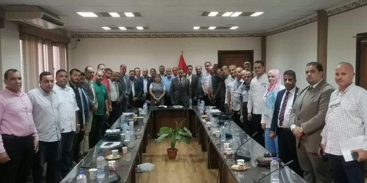 «رئيس نقابة المرافق» يطالب القابضة لمياه الشرب بصرف المكافآت والعلاوة الدورية 1 - جريدة الجمهورية «رئيس نقابة المرافق» يطالب القابضة لمياه الشرب بصرف المكافآت والعلاوة الدورية