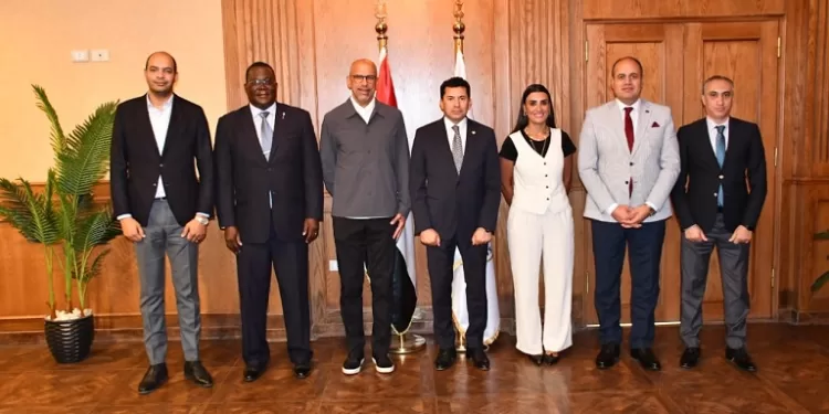 «وزير الرياضة» يناقش مع الاتحاد الدولي للإسكواش خطة التأهل للأولمبياد