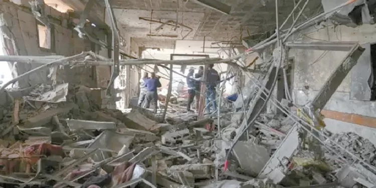 وحشية مطلقة.. الاحتلال يستهدف مجمع ناصر الطبى فى غزة.. وارتفاع ضحايا المجاعة إلى 300 شهيد 1 - جريدة الجمهورية وحشية مطلقة.. الاحتلال يستهدف مجمع ناصر الطبى فى غزة.. وارتفاع ضحايا المجاعة إلى 300 شهيد