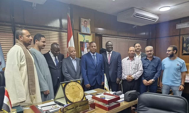 نقابة الزراعة تتفاوض مع السفير الكيني لتخصيص 5 آلاف فدان للمزارعين المصريين في كينيا 2 - جريدة الجمهورية 1 22 - جريدة الجمهورية