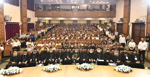 البابا تواضروس يرأس حفل تخريج دفعة جديدة من طلبة العلوم اللاهوتية بالإسكندرية 2 - جريدة الجمهورية 1 39 - جريدة الجمهورية