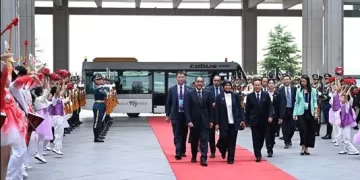 رئيس الوزراء يصل إلى «بكين» للمشاركة في قمة منظمة شنغهاي للتعاون