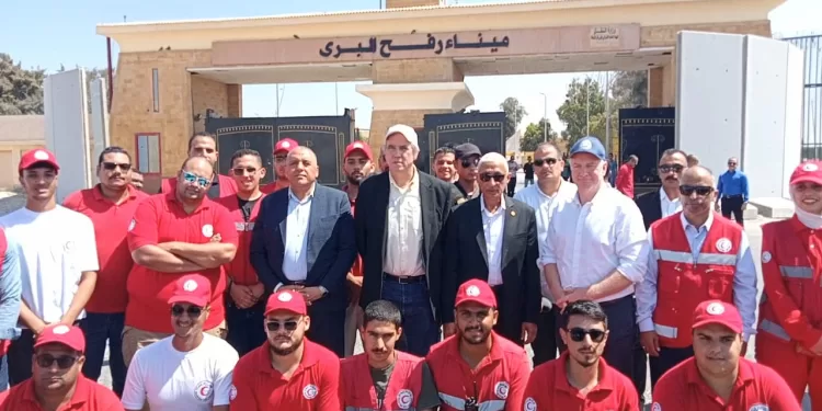 وفد مجلس الشيوخ الأمريكي يتفقد معبر رفح والمركز اللوجستي للمساعدات بشمال سيناء 1 - جريدة الجمهورية وفد مجلس الشيوخ الأمريكي يتفقد معبر رفح والمركز اللوجستي للمساعدات بشمال سيناء