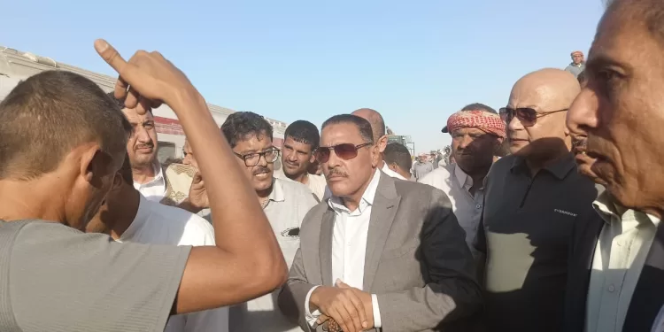 «لودر» يتسبب في انقلاب عربات قطار الضبعة