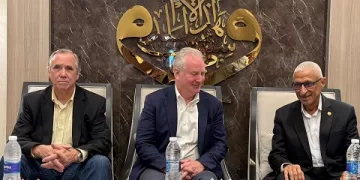 محافظ شمال سيناء يلتقي وفدًا من «مجلس الشيوخ الأمريكي» لتعزيز سبل التعاون