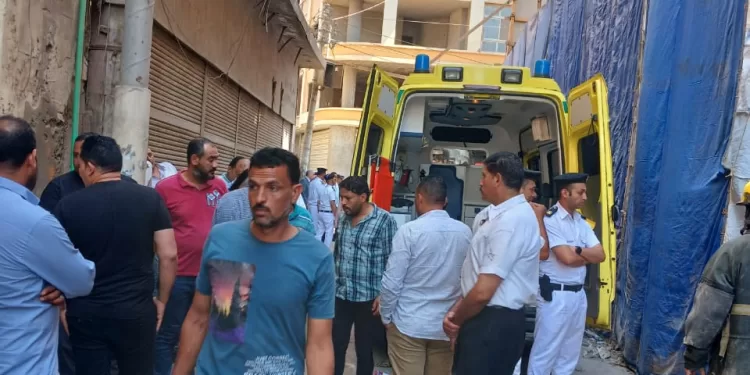 إصابة عمال وفقدان آخر أثناء تنفيذ قرار إزالة عقار بالمنصورة 1 - جريدة الجمهورية إصابة عمال وفقدان آخر أثناء تنفيذ قرار إزالة عقار بالمنصورة