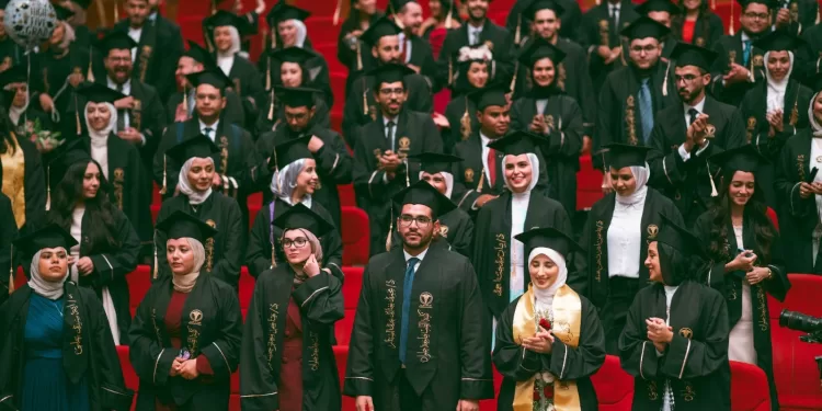 شركة جامعة حلوان لدعم الخدمات التعليميةتحتفل بتخريج دفعة جديدة من الأطباء فى حفل مهيب