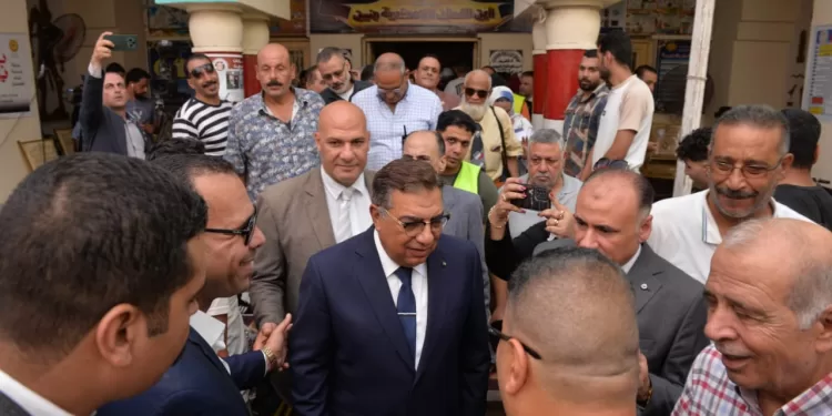 محافظ الدقهلية يتابع انتظام أعمال لجان الانتخابات من غرفة العمليات