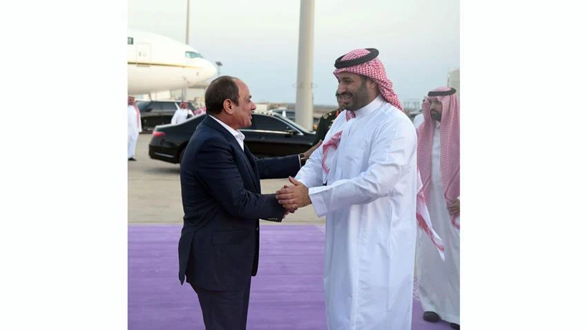 الرئيس عبد الفتاح السيسي يلتقي ولي عهد المملكة العربية السعودية بمدينة نيوم 4 - جريدة الجمهورية 1jpg - جريدة الجمهورية